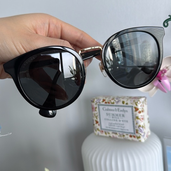 Authentic Gucci Sunglasses - Picture 4 of 4